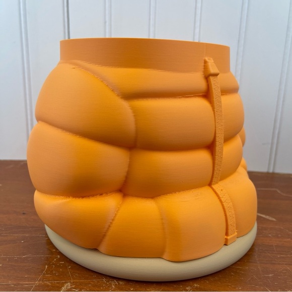 Quirky 3D Printed Puffy Jacket Planter Pot, Inflated Jacket Flower Pot - Picture 8 of 11